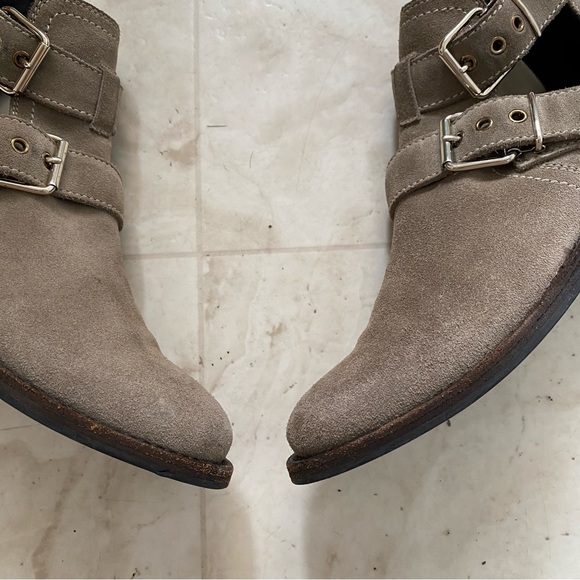 $895 Burberry Made in Italy Grey Suede Cut Out Buckle Moto Ankle Boots Size 6.5 - Picture 6 of 16